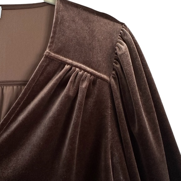 Evereve Kenna Velour Wrap Sable Top Size Medium - Picture 10 of 16